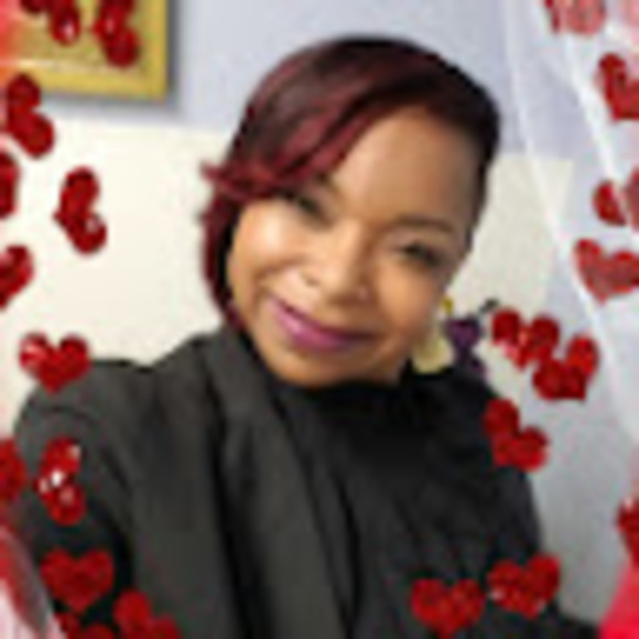 Meet your Posher, Tabitha - Picture 1 of 1